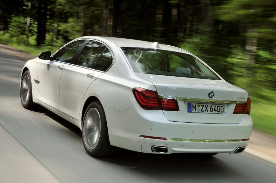  BMW 750i 2013 года  (фото 26 из 56)
